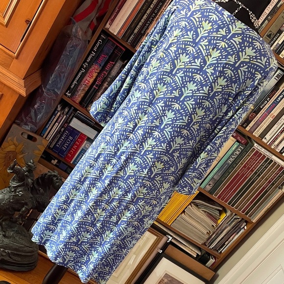 Hatley Blue and White Patterned Midi Dress NWT - Picture 5 of 7